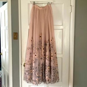BLHDN skirt with Beautiful embroidery flowers. Size 0 Perfect for the Holidays!